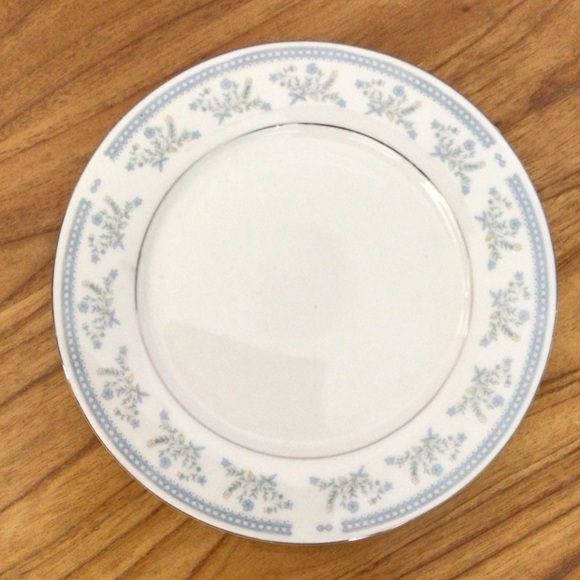 Vintage Blue Floral China Salad Plates - Set of 4 - Picture 6 of 11